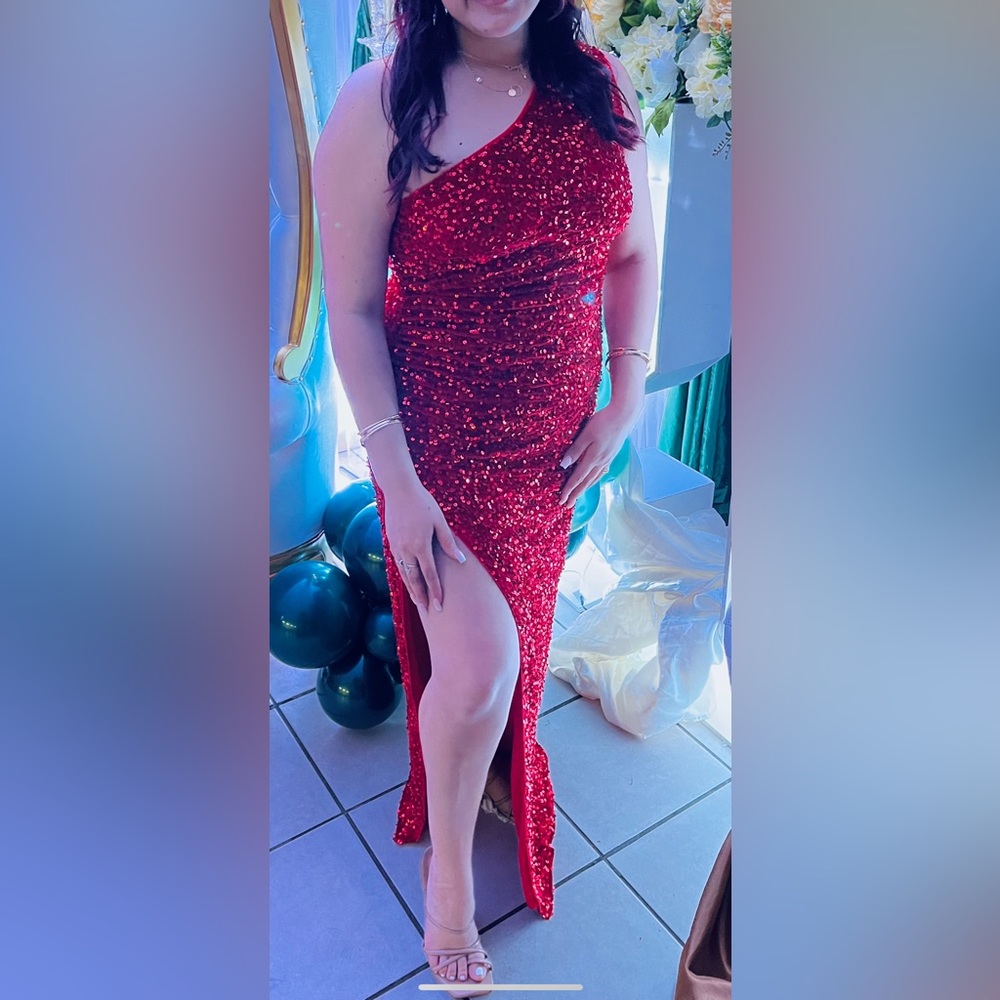 Red sequin formal dress - Picture 4 of 4